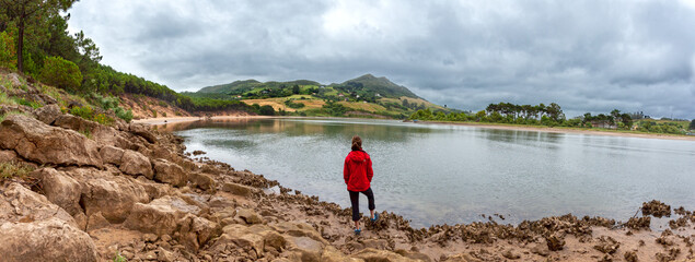 vista panorámica sobre el estuario del Abra del Pas en Mogro, Liencres, Cantabria