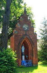 cmętarz, kapliczka, kaplica, przydrożna, kości&oacute;ł, maryja, religia, wiara, ceglana, cerkiew, baszta, wieża, dzwonnica, katolicyzm, katolik, 