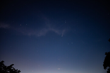 Fototapeta na wymiar Vista del cometa Neowise desde Suiza