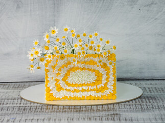 Square fondant cake with gentle daisies