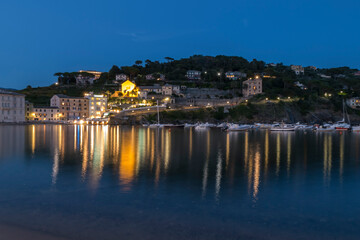 Fototapeta na wymiar The bay of silence in Sestri Levante illuminated at twilight