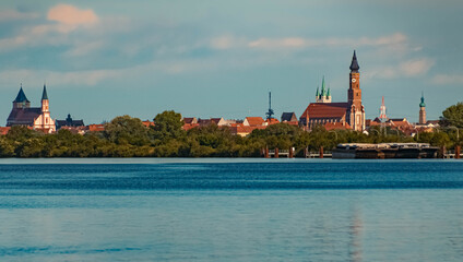 Obraz premium Beautiful river view near Straubing, Danube, Bavaria, Germany