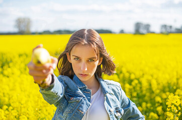 Mädchen mit Banane