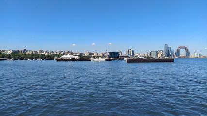 Obraz premium Sea view from Baku city boulevard and Caspian sea. Beautiful sea boulevard scenery in Baku