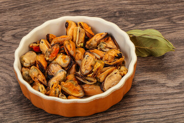 Pickled mussels in the bowl
