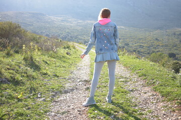 Fototapeta na wymiar woman walking in the mountains