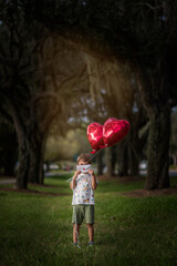 Niño mostrando amor