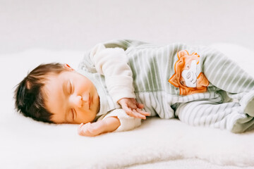 Obraz na płótnie Canvas Sleeping newborn baby portrait
