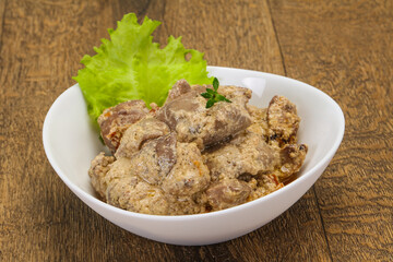 Chicken liver with cream and dry tomatoes