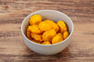 Marinated yellow patisson in the bowl