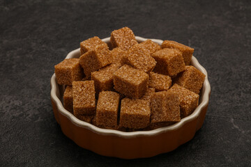 Cane sugar cubs in the bowl
