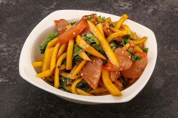 Salad with mango and chicken