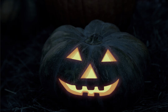 toothy scary pumpkin, jack lantern, burning eyes from the dark decor for heluin