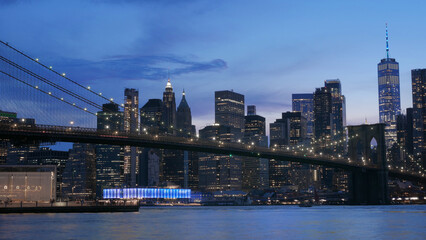 Fototapeta premium landscape of lower manhattan with Brooklyn bridge east river at night time