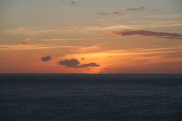 Obraz premium The setting sun over the Caribbean sea