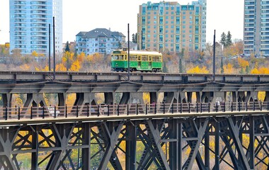 Streetcar @High Level Bridge - obrazy, fototapety, plakaty