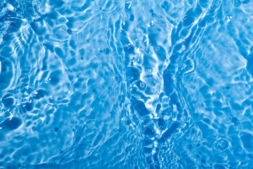Fototapeta na wymiar Crystal-clear water ripples