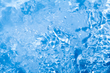 Fototapeta na wymiar Crystal-clear water ripples