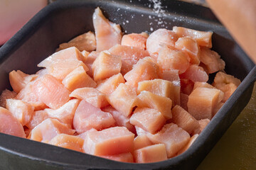Slicing pieces of diced chicken breast © Bnetto