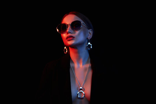 Fashion Beautiful Girl In Sunglasses And Jewelry