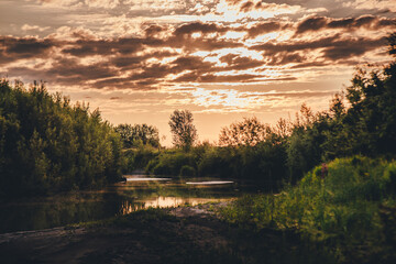 Obraz premium small river sunset
