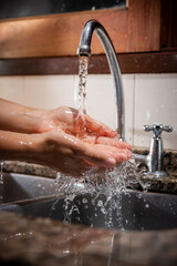 Lavarse las manos con agua y jabón para cuidar tu higiene 1