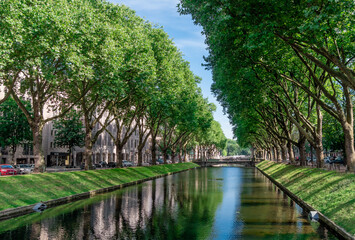 Obraz premium ヨーロッパの小川