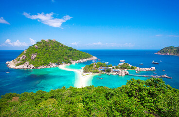 Koh Nangyuan Island on Sunny Day and Beautiful Clear Blue Water. Beautiful beach of Thailand.