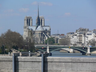 Fototapeta na wymiar notre dame cathedral paris sightseeing