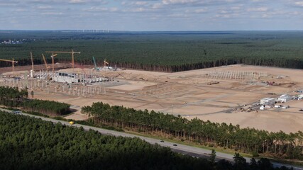 Fototapeta premium Baustelle der Tesla Gigafactory in Grünheide bei Berlin