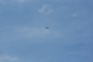 Fototapeta na wymiar flying airplane in the blue sky
