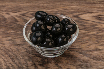 Black olives in the bowl