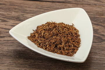 Dry zeera seeds in the bowl