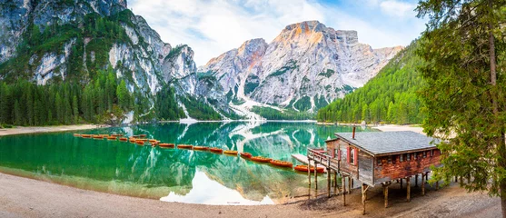 Lago di Braies See Panorama in Italien Dolomiten, Pragser Wildsee, Steg mit Boot, Berg, Alpen, Tirol, Südtirol, Landschaft / lake in Italy Dolomites Jetty with boats, Mountains, Alps, tyrol Land © egon999