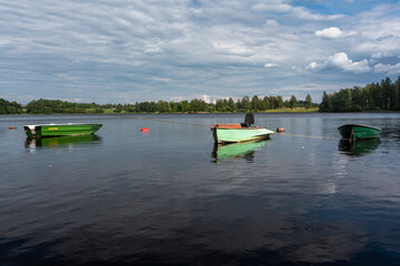Fototapeta na wymiar Boats and boat moorings on the river