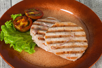 Grilled tuna steak with kumato