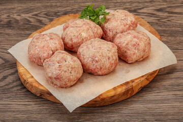 Raw turkey meatball for cooking