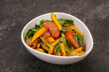 Salad with mango and chicken