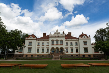 Naklejka premium Rokiskis manor and park in sunny summer day