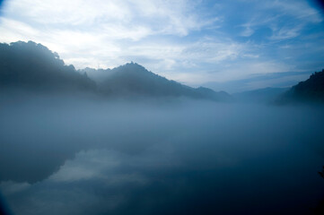 The Little East River is located in the northern entrance of Dongjiang Lake Scenic Area of Zixing County,Hunan Province,China. It is a narrow lake with a 10 kilometers length and 500 meters width, blo