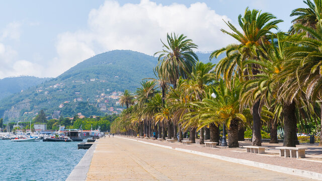 View of La Spezia: The Costantino Morin walk and the Thaon di Revel quay