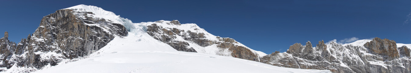 Fototapeta na wymiar Mountain range panorama, Everest region, Himalaya, Nepal