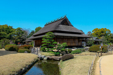 Fototapeta na wymiar 日本庭園　日本建築