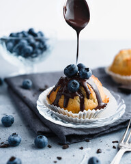 Waniliowe muffiny z borówkami.