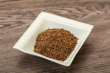 Dry zeera seeds in the bowl