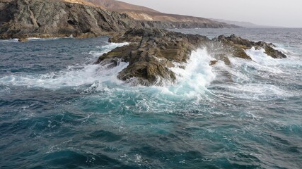 mighty ocean spitting out the cliffs