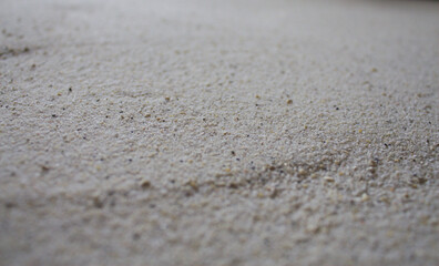 Fototapeta na wymiar glatter geharkter Sand als Hintergrund