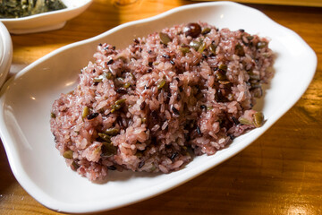 Steamed rice which made from sticky rice and red bean.