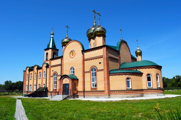 Fototapeta na wymiar Shushenskoye Village. Church of Peter and Paul. Krasnoyarsk region. Orthodox church.