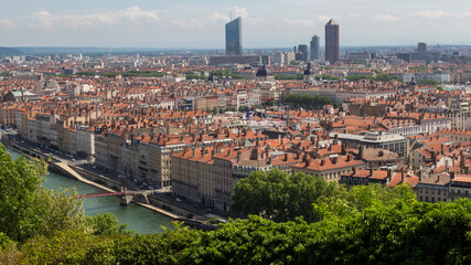 Obraz premium Cityscape in lyon in france from the curiosity garden